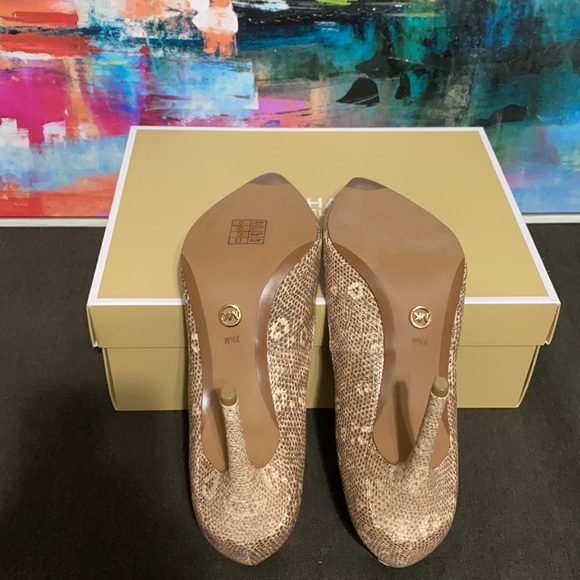 Michael Kors Claire Pump Embossed Leather Pumps - Picture 9 of 9